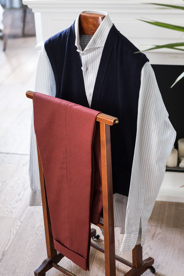 Navy-Blue-Cashmere-Sleeveless-Cardigan-The-Fleece-Milano-outfit